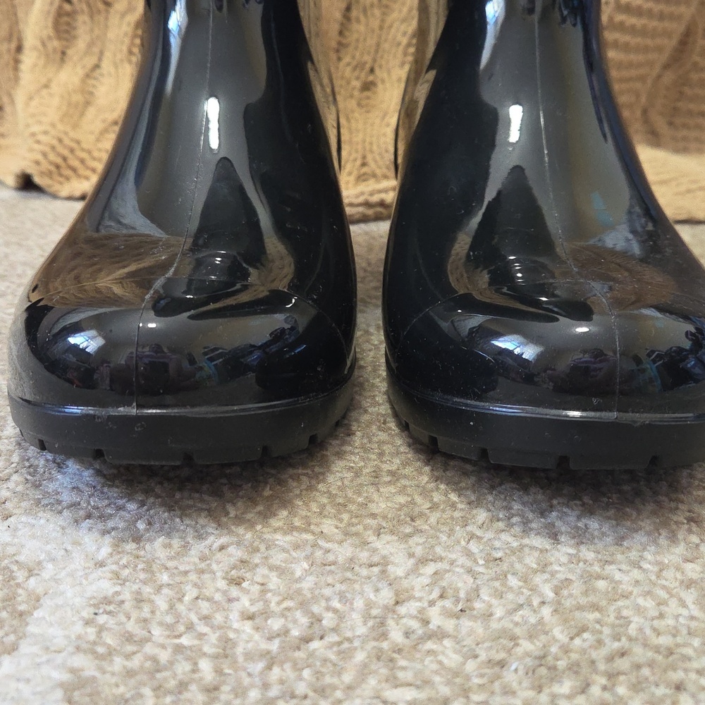 Ugg Shaye Black Tall Rain Boot w/ Sheepskin Lining - Size 9 - Picture 3 of 10
